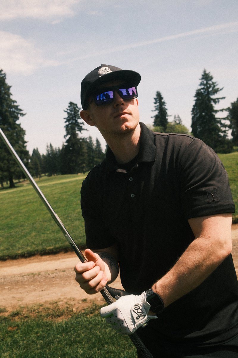 Bringing main character energy to the fairway 🏌️‍♂️ with Plasma Purple lenses 🟣. Low scores 📝, high expectations 📈, and zero glare.