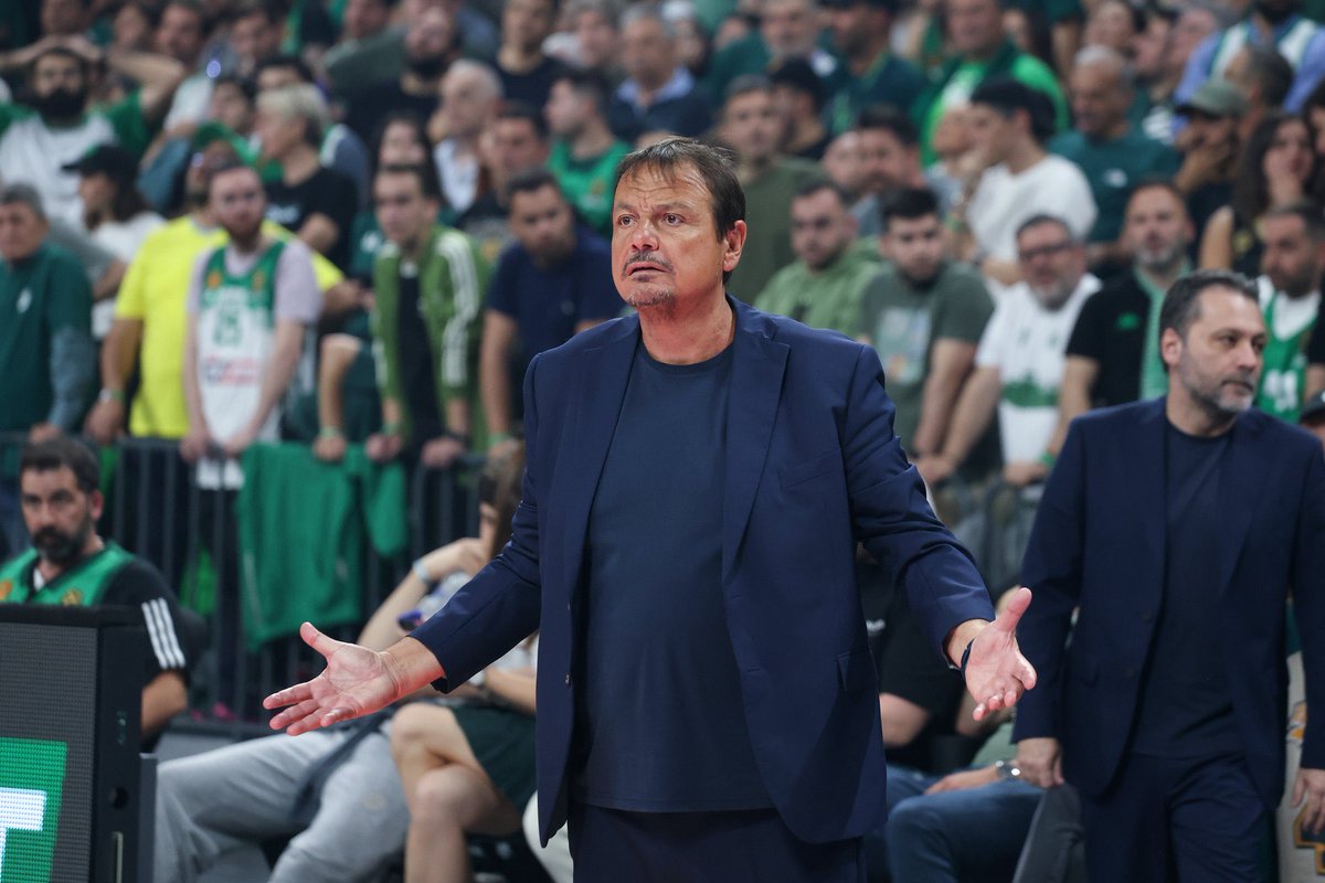 🗣️ Ergin Ataman:

"Cedi Osman, milli takımımızın kaptanı, değerli oyuncusu. Anadolu Efes taraftarlarının Cedi'ye yaptıklarını yadırgıyorum. Cedi, Türk takımı diye maçı mı bırakacaktı. Yıl boyunca müthiş performans ortaya koydu. 

Değerlerimize sahip çıkmamız lazım. Spor