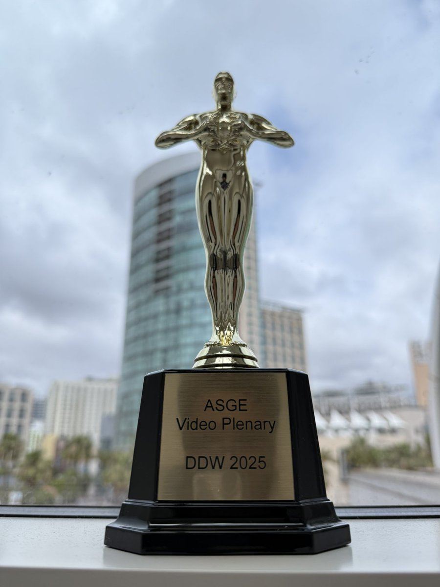 ZehraNaseemMD's tweet image. Honoured to be the recipient of this year’s @ASGEendoscopy Best of the Best award in the Ugi Stomach Small Bowel Endoscopy category @DDWMeeting 2025!
Couldn’t have done it without the mentorship of @SiddikiGI! @CCF_GIFellows @CCF_IMCHIEFS