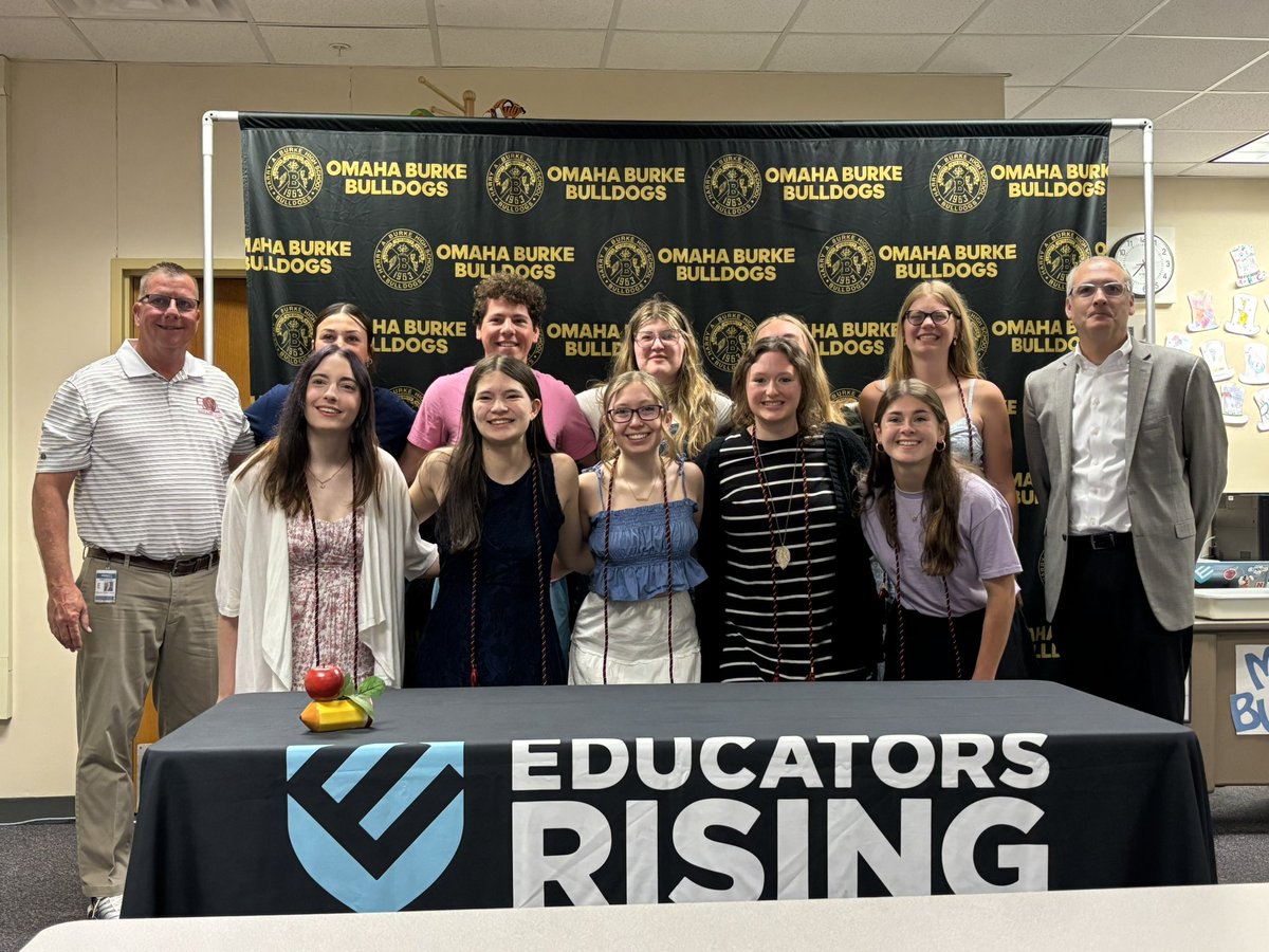 BHSedrising's tweet image. A BIG congratulations to our SENIORS for receiving their cords and signing their letter of intent to become educators! We are SO proud of them. Thank you to our supporters that stopped by to celebrate today!! 🍎 We appreciate you!! #FutureEducator #EdRising25