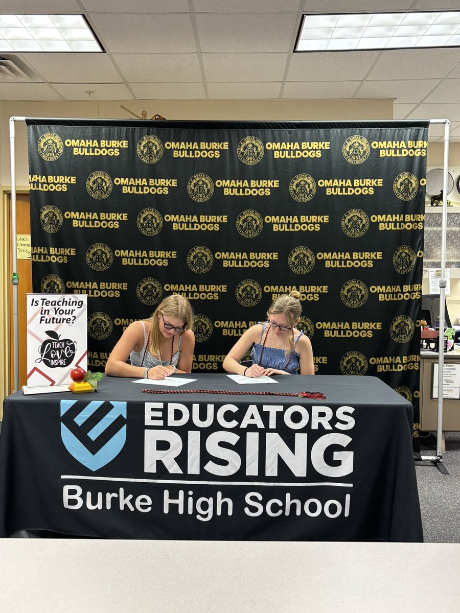 BHSedrising's tweet image. A BIG congratulations to our SENIORS for receiving their cords and signing their letter of intent to become educators! We are SO proud of them. Thank you to our supporters that stopped by to celebrate today!! 🍎 We appreciate you!! #FutureEducator #EdRising25