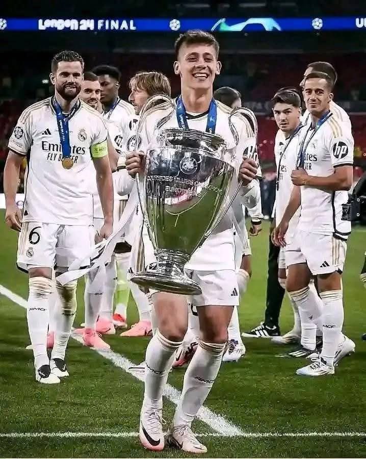 Talata Da Laraba..... Ta Hana Yaro Suna

Yammal sai ka Jira Wlh