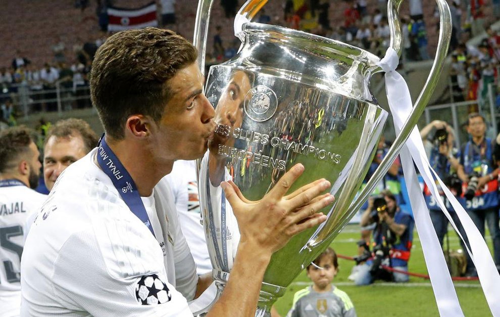 Cr7stianismo_'s tweet photo. Los años van pasando y todo sigue igual... https://t.co/281MdS7tD1
