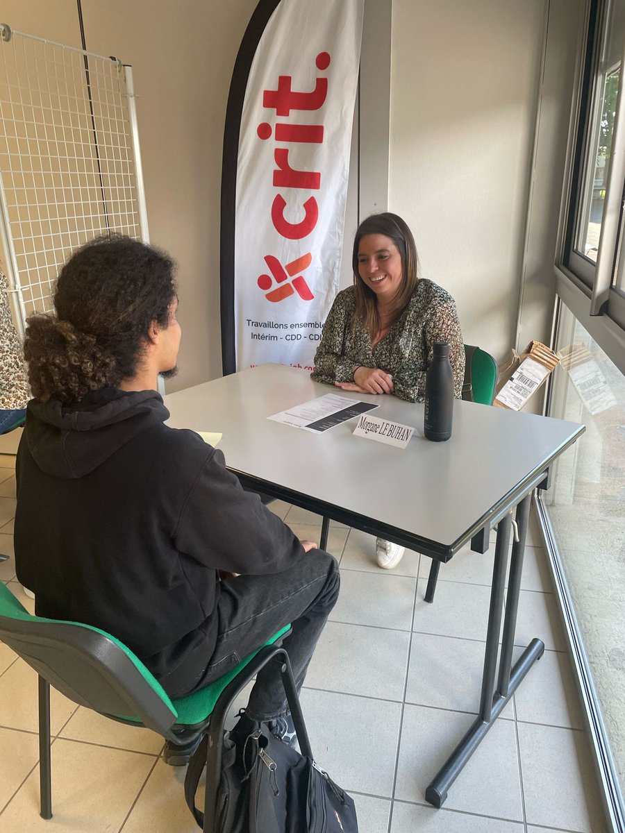 LPCasteret's tweet photo. Emplois,job d'été,stages une offre large à laquelle nos jeunes lycéens ont répondu.Job dating organisé par le Bureau des Entreprises du LP Casteret auquel une dizaine d'entreprises a participé pour une trentaine de lycéens,soit environ 80 entretiens menés. https://t.co/GjscvcGpTF