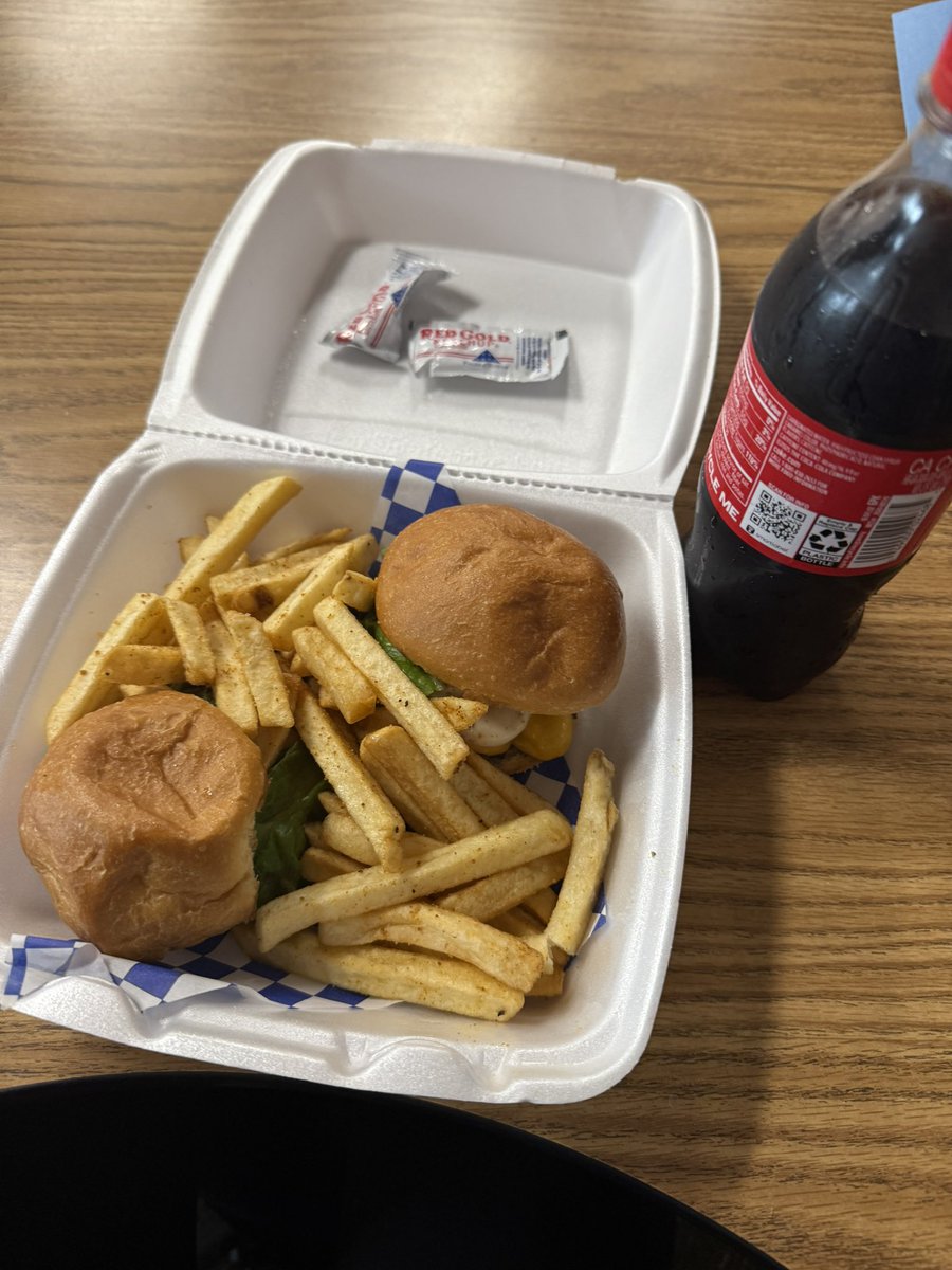 A huge thank you to the Henrie family for our yummy lunch. We appreciate it. <a href="/MJEjags/">Jenks Elementary</a>