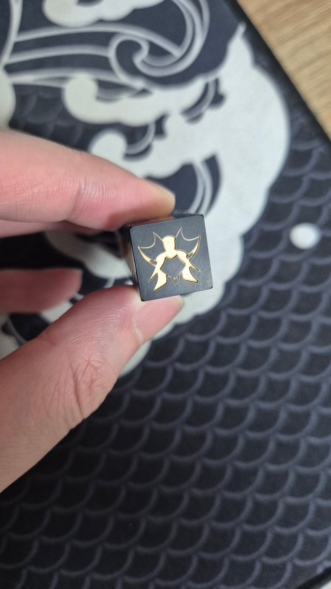 직접 만들었다고 받은 파워카운터에 로제 마크 있는거 진짜 멋짐