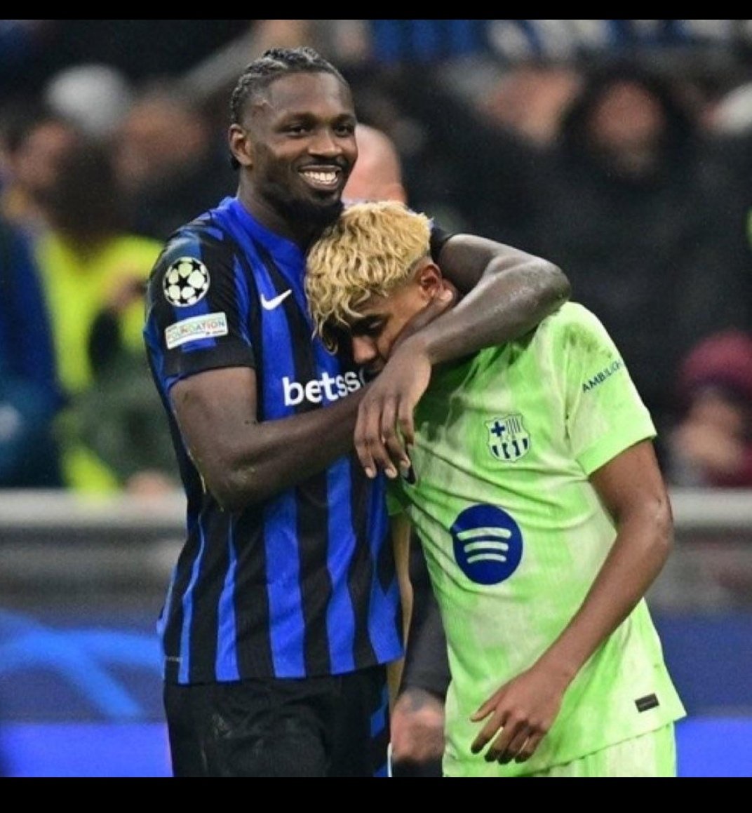 thomas_tinyang's tweet image. Stay humble when😂😂.
#barca #InterBarca #InterBarcellona #LamineYamal #DaniOlmo #