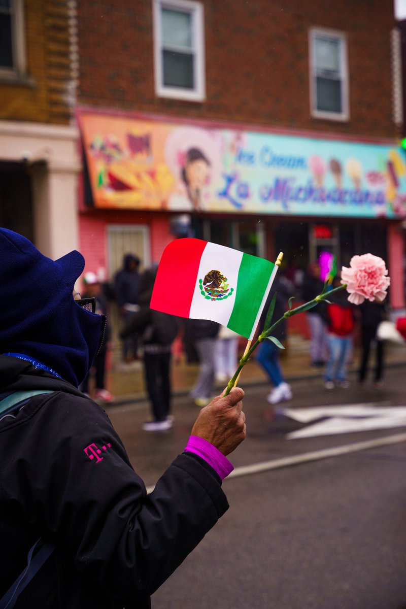 Hisoptics's tweet photo. Cinco de Mayo parade in Southwest Detroit 🇲🇽📍

#CincoDeMayo2025 #Detroit #mexican #parade https://t.co/az23QDPbnN