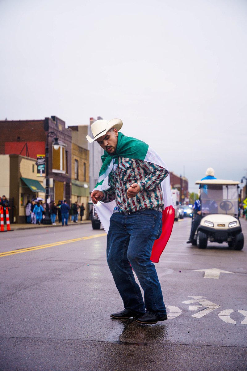 Hisoptics's tweet photo. Cinco de Mayo parade in Southwest Detroit 🇲🇽📍

#CincoDeMayo2025 #Detroit #mexican #parade https://t.co/az23QDPbnN