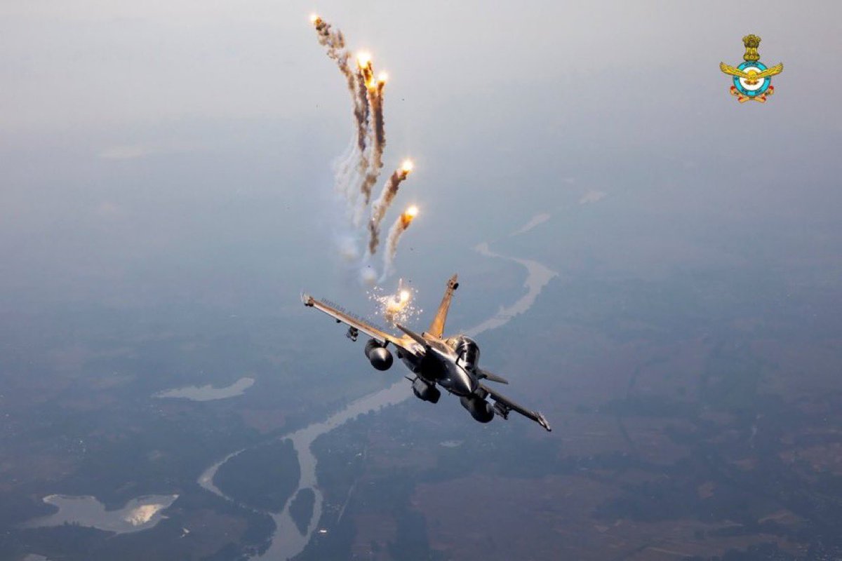 visegrad24's tweet image. BREAKING:

The Indian Air Force is using French Rafale fighter jets to strike Pakistan with French SCALP cruise missiles and French AASM Hammer bombs 

🇮🇳🇫🇷