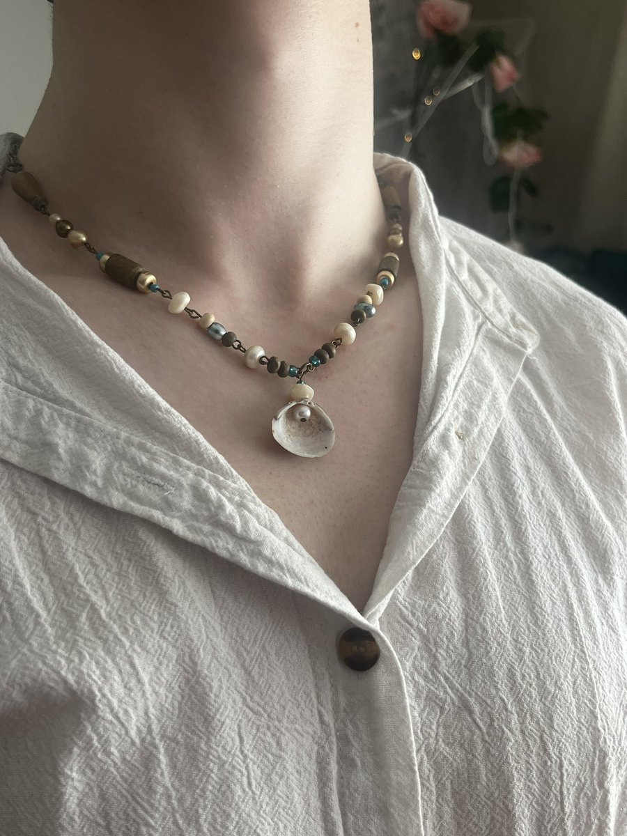 one of my favorite pieces ive made so far! i found this shell at a lake and had to 🫧 🐚 

available on depop
depop.app.link/sJyX6LkY9Sb