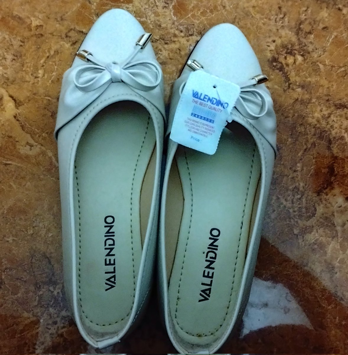 novaandrin's tweet photo. @kindderjjoyy #wtb
#wts
#wtb aku lagi prelov/preloved flatshoes nih guys masih baru bgt belum kepake sama sekali.  aku jual murah 30k, yang minat boleh dm ya harga masih bisa nego https://t.co/gNlOCSUq36