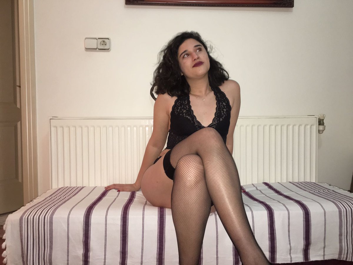 ay.live/p9ET

1 link 2 ifşa