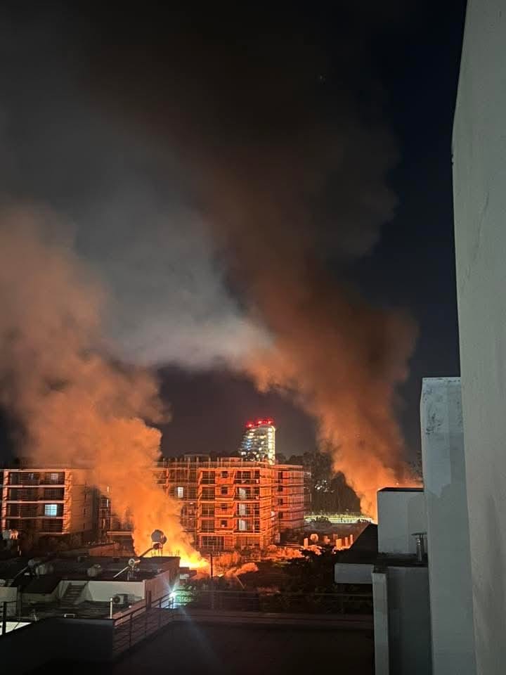 ΑΫΠ (@openintelcy) on Twitter photo 🎆🔥 Explosions & fires near #Limassol port #Cyprus
📷 Photos from the scene by <a href="/philenewscy/">philenews.com</a>
🚓🚒 <a href="/Cyprus_Police/">Αστυνομία Κύπρου</a> & Fire Service investigate
📂 PhileNews (Τελευταία Ενημέρωση: 07 Μαΐου 2025 - 1:09)
💾 philenews.com/kipros/koinoni… 🎆🔥 Explosions & fires near #Limassol port #Cyprus
📷 Photos from the scene by <a href="/philenewscy/">philenews.com</a>
🚓🚒 <a href="/Cyprus_Police/">Αστυνομία Κύπρου</a> & Fire Service investigate
📂 PhileNews (Τελευταία Ενημέρωση: 07 Μαΐου 2025 - 1:09)
💾 philenews.com/kipros/koinoni…