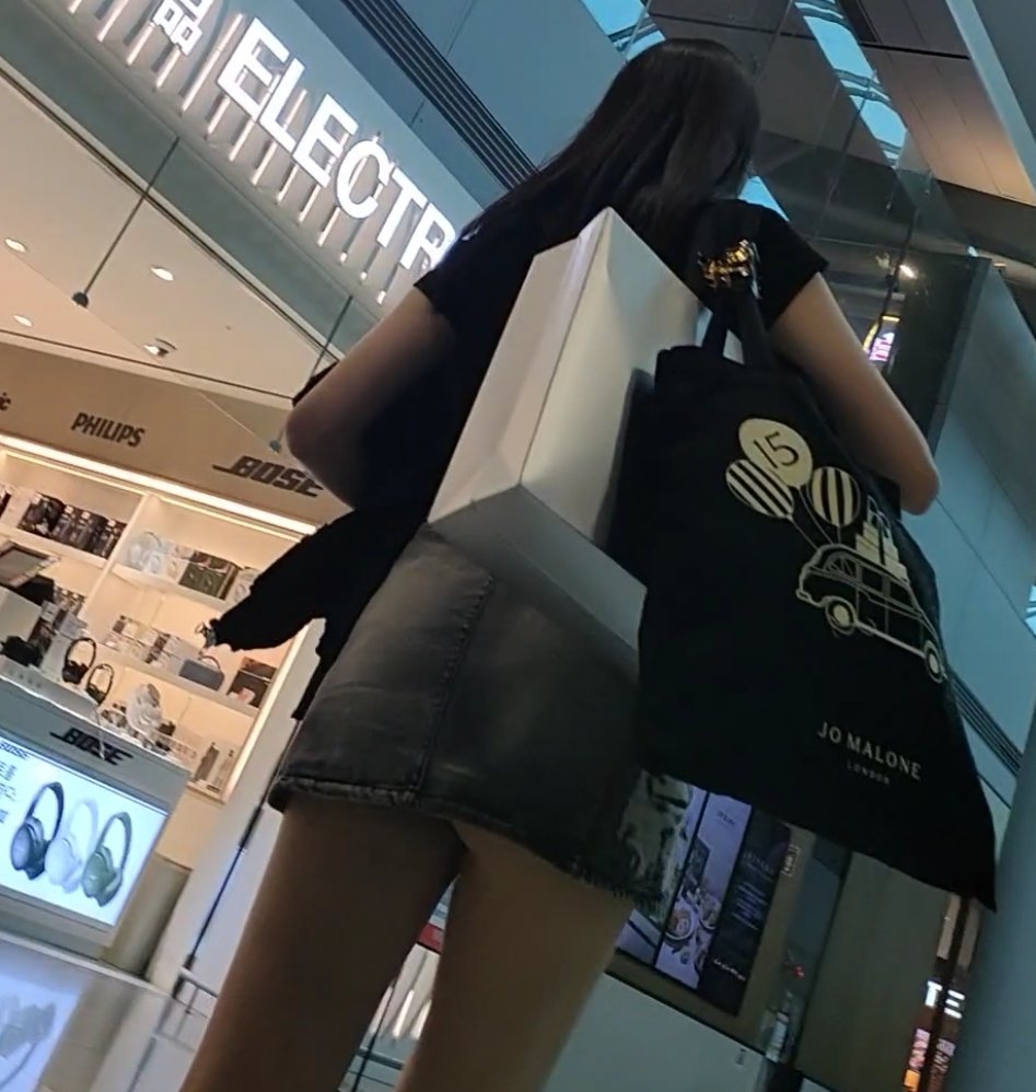 StevenC06095101's tweet photo. 收假返工了,天氣熱索性穿少一點,估計等一下老公多少要噴點鼻血了！ https://t.co/SMQXOUw6Kn