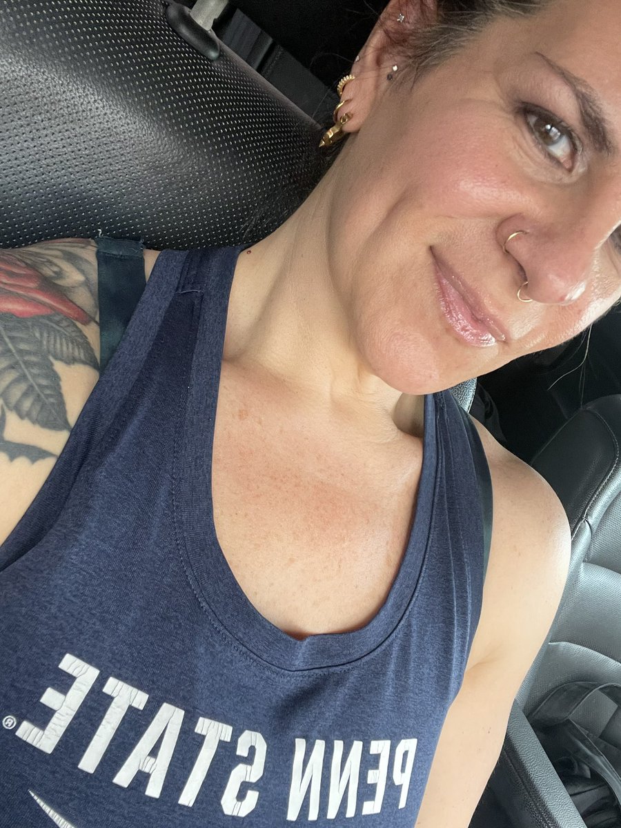 Holy Elle tweet media