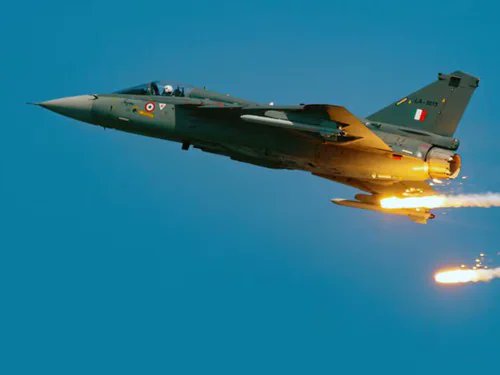 पहलगाम में हुए आतंकी हमले का जवाब देते हुए भारत ने 'ऑपरेशन सिंदूर' के तहत पीओके में आतंकियों के ठिकानों को निशाना बनाया है।

#PahalgamAttack #indianarmy #OperationSindoor