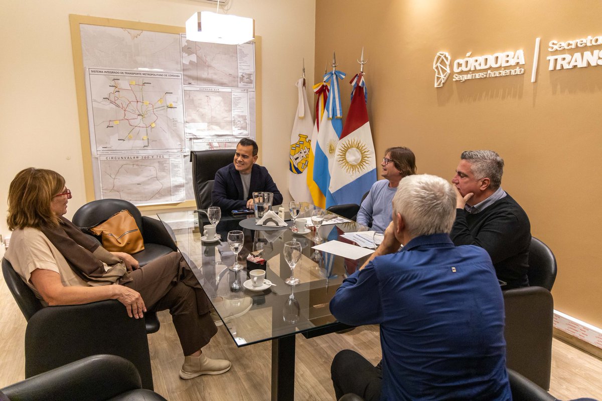 marcerodio's tweet photo. Recibimos a Patricia Delsoglio, intendente de Isla Verde y presidente de la Comunidad Regional Marcos Juárez; Gabriel Pellizzon, intendente de Los Surgentes y al legislador Carlos Carignano.

Trabajamos en conjunto para mejorar la conectividad en el Departamento Marcos Juárez.🤝 https://t.co/NZhfS9iHAy