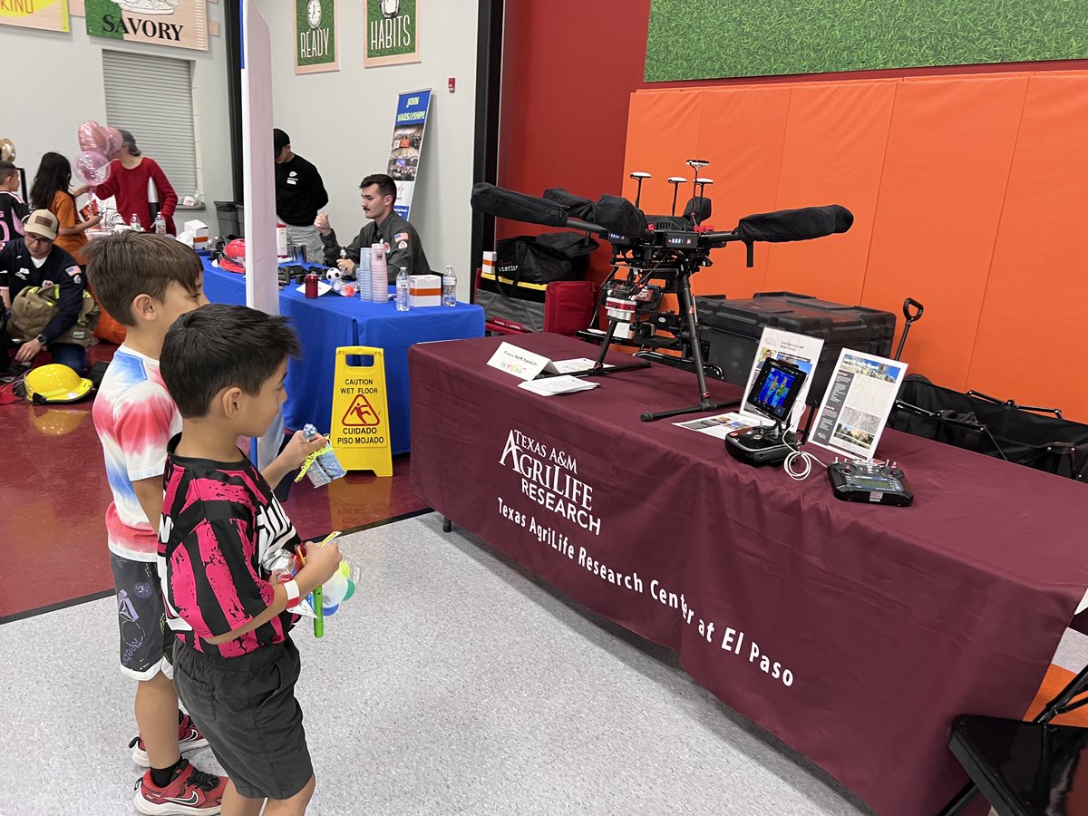sspalmate's tweet photo. @AgriLifeElPaso  wowed 500+ students at @ReyesElementary's 8th Annual STEM Expo on May 2, 2025, with drone-based thermal imaging and rover-based data automation-showing tech is driving the future of Texas agriculture!

@AgriLife @txresearch @txextension 
@CanutilloISD https://t.co/mVC8gQQz8w