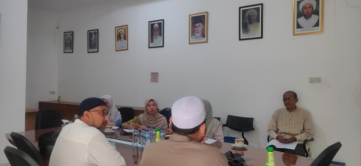 Mahya_Official's tweet photo. 6 Mei 2025 | 10.00–12.00 WIB
Tim Ushuluddin UIN Jakarta, dipimpin Ustazah Lisfa, MA, berkunjung ke kantor Mahya. Diskusi seputar sanad &amp; sejarah Shahih Bukhari, rencana Mahya Corner di UIN, dan kunjungan ke Hadramaut. Semoga jadi awal kolaborasi berkah. https://t.co/rzhRvNCfFE