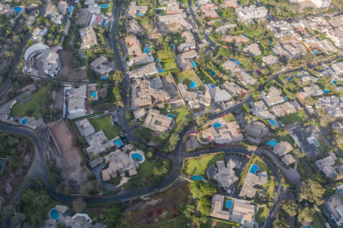 Ojo_Publico's tweet image. 🛰️ Investigadores analizaron imágenes satelitales de 1986 a 2024 para ver cómo cambiaron las #ÁreasVerdes🌿y la temperatura🌡️ en #Lima. Su hallazgo: donde hay zonas verdes más amplías y continúas, el calor baja. #CrisisClimática

📷Ana Sotelo
👉bit.ly/3EponVi👈