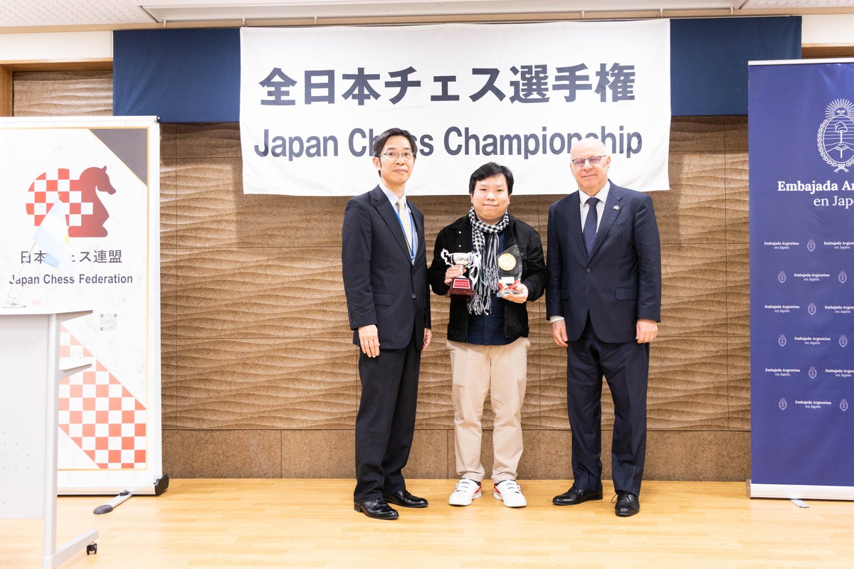 全日本選手権およびゴールデンウィークオープンの全日程を無事に終えることができました。素晴らしい成績で優勝したTuさん、入賞者の皆さん、おめでとうございました！
今年も後援いただいた駐日アルゼンチン大使館(<a href="/ARGenJapon_/">Embajada de la República Argentina en Japón</a> )のテンポーネ大使に、心より感謝申しあげます。
 #全日本チェス2025