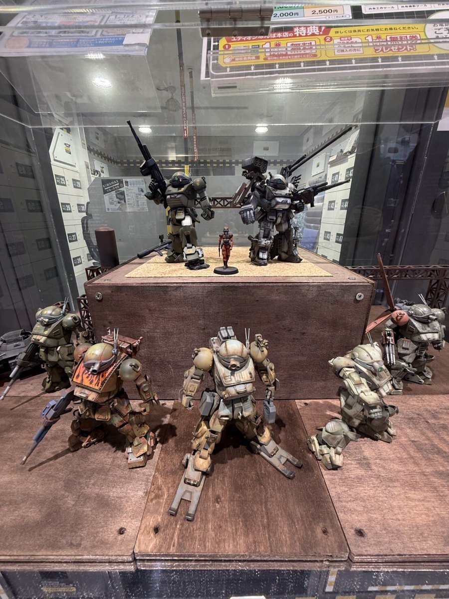 chipstar14's tweet image. おはようございます😃
再生工場さん@GunplaRefine のご厚意により、エディオンなんば本店さん7階、制作スペース前に凄腕モデラーさんたちの作品に混ざって僕のスコープドッグも展示させていただいております。
感謝🙏