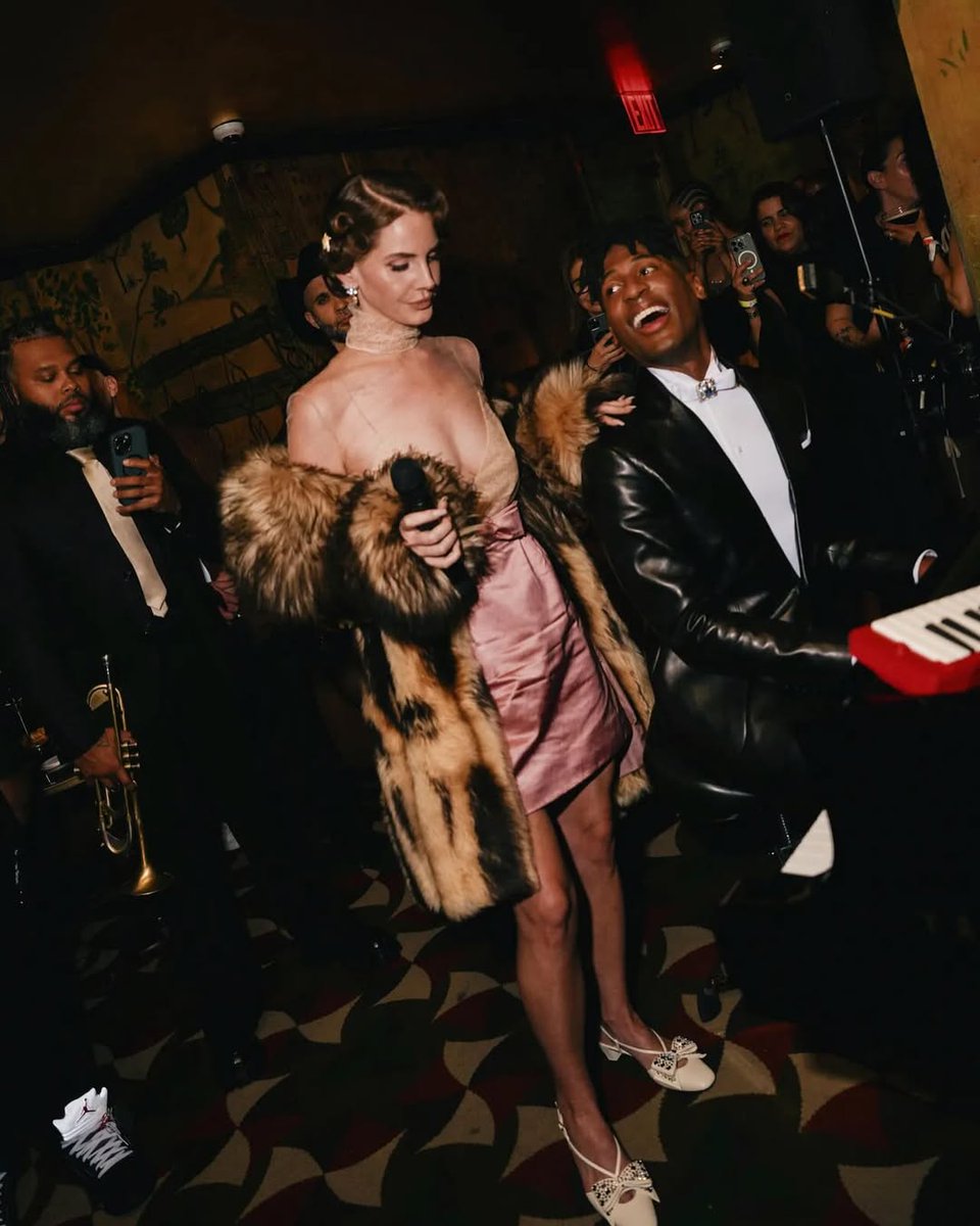 #LanaDelRey x Valentino: a #MetGala moment to remember 🖤 Lana stunned in custom <a href="/MaisonValentino/">Valentino</a>, then graced the <a href="/Cartier/">Cartier</a> after party with a beautiful performance alongside <a href="/JonBatiste/">jon batiste</a>.
