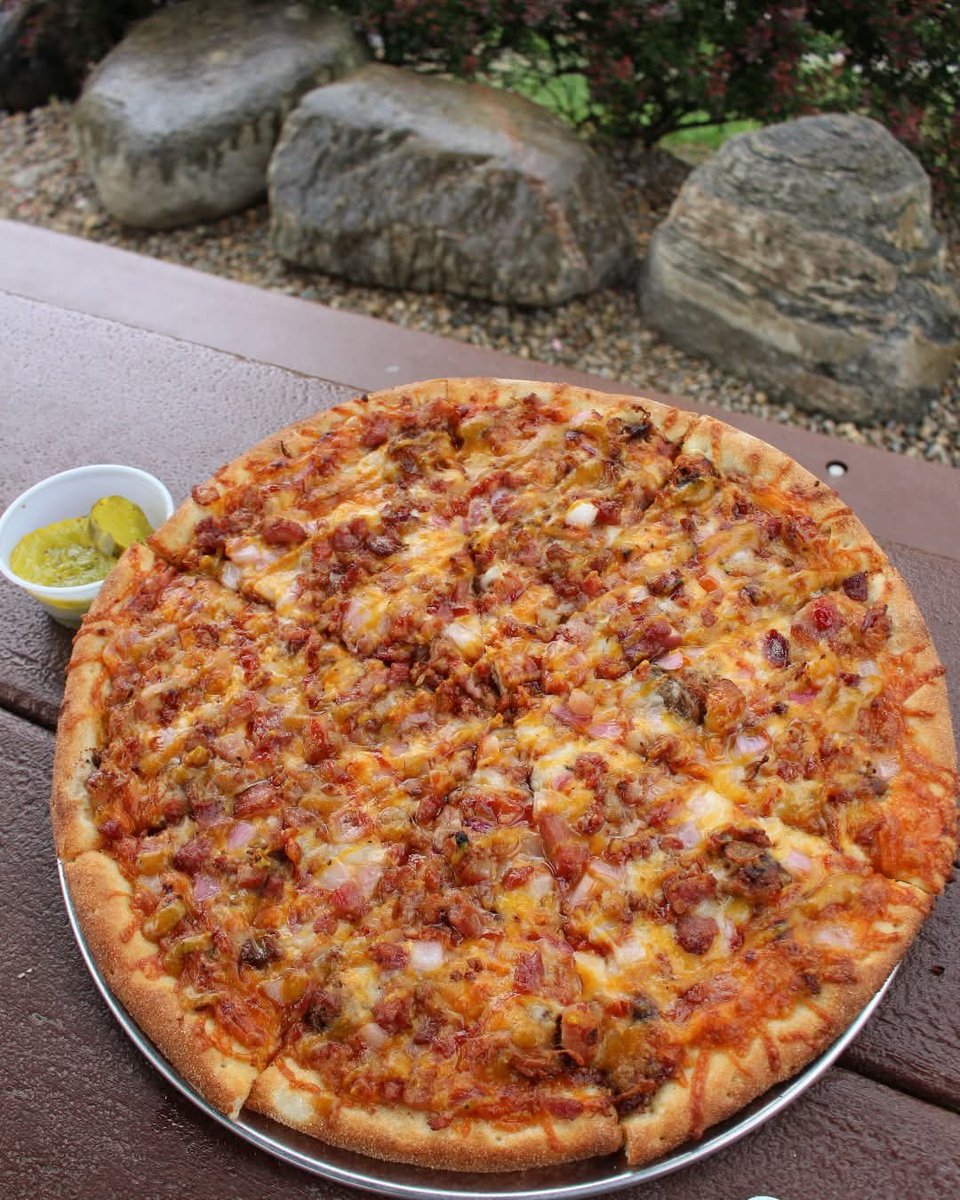 MidwestBestBBQ's tweet image. Head to @littlemiamibrew today to get the Holy Smoke Pulled Pork Pizza made with @MidwestBestBBQ delicious pulled pork and BBQ sauces!