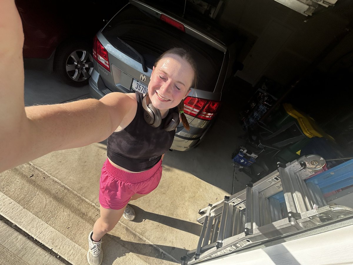 the most amazing weather today! if you haven’t already gotten your run in for the day… DO IT! I promise you won’t regret it!! 🩷🤍🩷