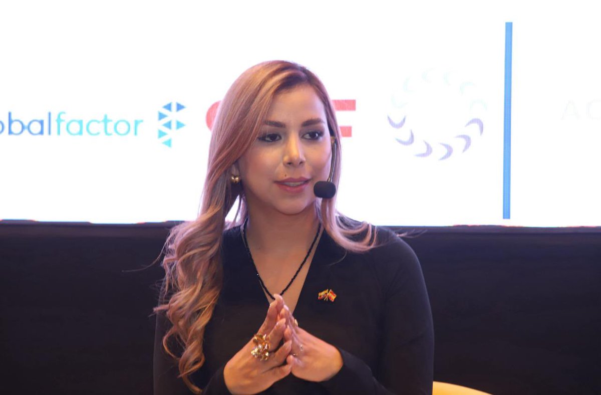 ViviendaEc's tweet photo. 📍 #Quito

Participamos en la 2da Edición INNOVACITY: Foro Ciudades del Futuro, un evento organizado por la Cámara Oficial Española de Comercio e Industria de Quito.

En este espacio, nuestra Subsecretaria de Vivienda participo en el panel de Infraestructura y Construcción. 🏡🇪🇨 https://t.co/9VHOP9Glzr