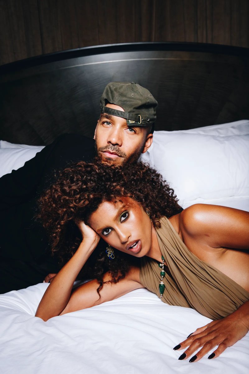 saintdoII's tweet photo. ‘climb into the bed’ photo series by tyrell hampton who photographed the stars at the met gala after party on this bed (thread:) ☆ https://t.co/gyqHWGP864