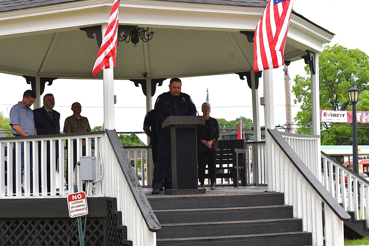 These are just a few images captured at today's Peace Officers Memorial Service held at the Saline County Courthouse. We salute these officers and their families. Thank you for your willingness to serve this great state and nation.

#BNPD #PeaceOfficersMemorial
