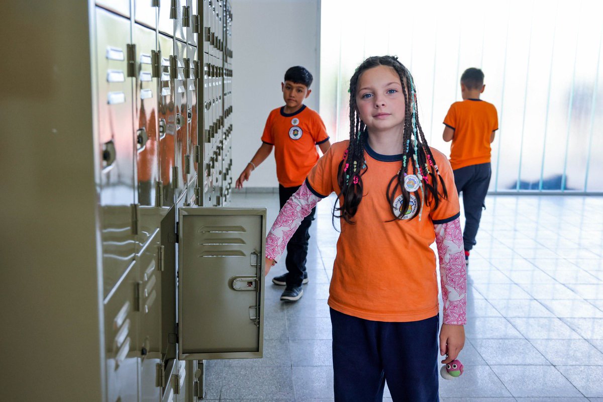 MartinLlaryora's tweet photo. ¡La educación es la herramienta más poderosa para la transformación y el progreso social, y para nosotros es una prioridad absoluta!

Por eso celebramos los logros alcanzados por las Coordinaciones Locales de Educación (CLE) y reconocemos el compromiso de toda la comunidad educativa. Gracias a ese esfuerzo conjunto, #Córdoba alcanzó una tasa de retención escolar del 99,6 %, un indicador que refleja la solidez de nuestro sistema educativo.

Los resultados de las evaluaciones educativas nos posicionan en un lugar destacado, consolidando a Córdoba como referente en la conducción de procesos de cambio y mejora en la educación a nivel nacional.

#SeguimosHaciendo #CórdobaNoPara