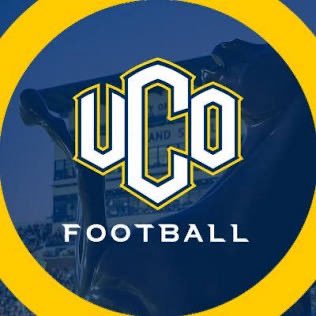 CoachSmithVC's tweet photo. Appreciate @Coach_TPearson coming by and talking camp with our guys! #RollChos #VCbloodline #Team26 #SaltAndLight https://t.co/I84YpmIrWh