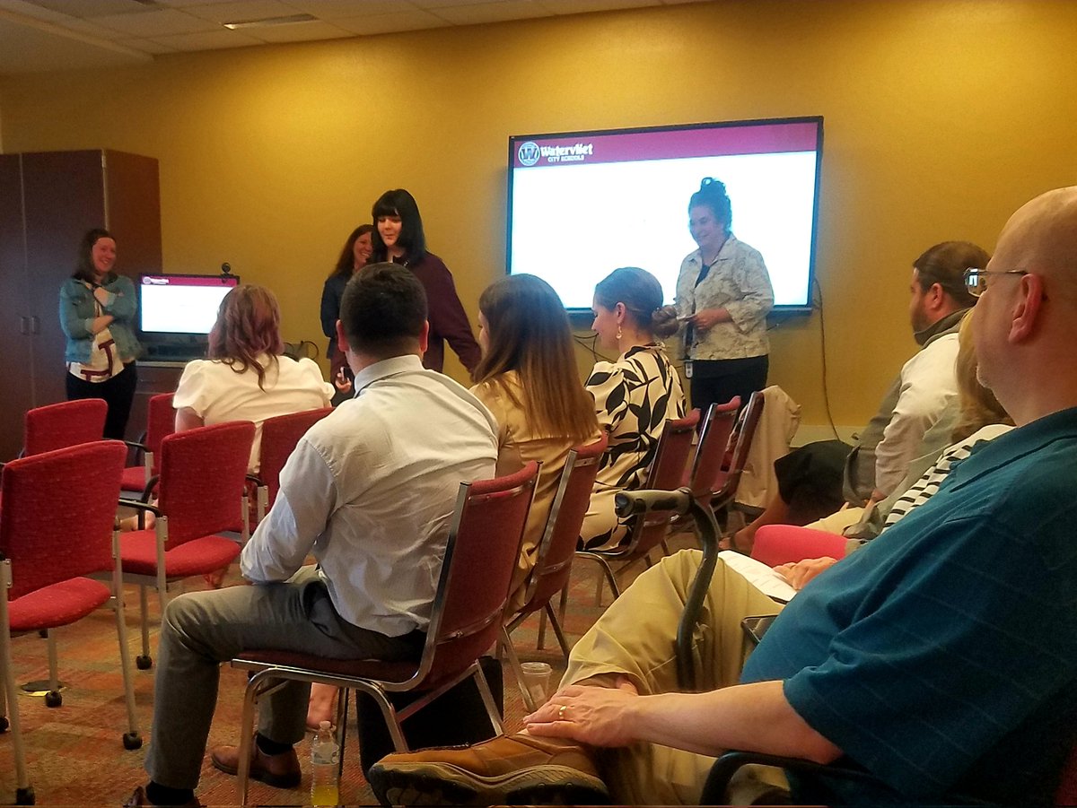 Updates on district programs including food service, UPK, technology and EVOLVE during tonight's Board of Education meeting. Well done and informative. Thanks to all who presented.🌟  #WeAreVliet