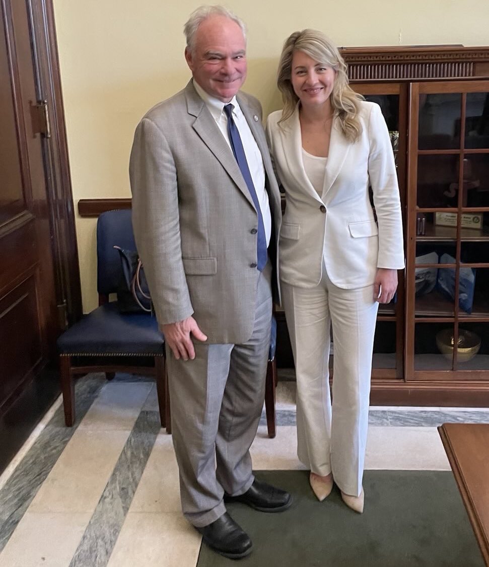 melaniejoly's tweet photo. Heureuse de voir les sénateurs Tim Kaine et Lindsey Graham. Nous avons eu des conversations franches et constructives à Washington sur nos intérêts communs. https://t.co/x9uHRge3ZC
