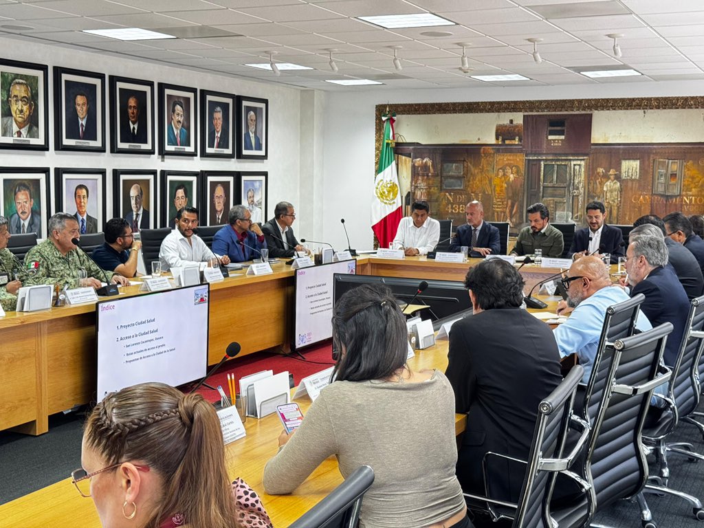salomonj's tweet photo. En #CDMX, nos reunimos con el titular de la @SICTmx, Jesús Antonio Esteva Medina; el director general de @Tu_IMSS, @zoerobledo; y el director general del @ISSSTE_mx, @martibatres, con quienes dimos seguimiento a la construcción de la Ciudad Salud IMSS-ISSSTE, un proyecto que transformará el acceso a servicios médicos en nuestro estado.

La #PrimaveraOaxaqueña y el @GobiernoMX tienen el firme compromiso de garantizar que las y los oaxaqueños tengan acceso a mejores servicios médicos y en condiciones dignas.