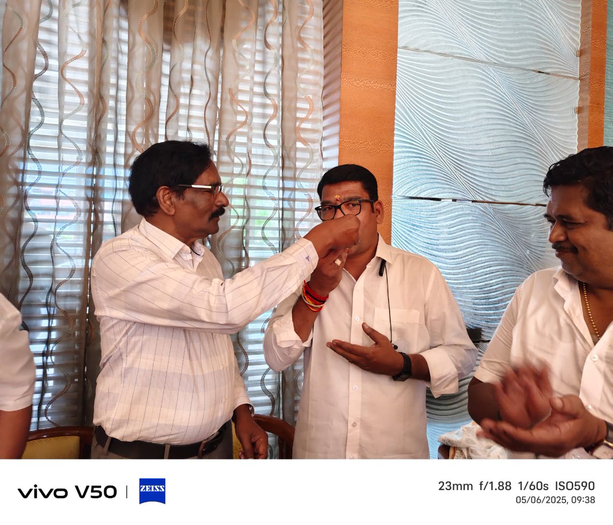 thasapparaj's tweet photo. #KamalHaasan*
#maiamofficial 
துணைத் தலைவர் AG மௌரியா IPS Rtd அவருடன் சேலத்தில் ஐயா அவர்களின் பிறந்தநாள் சிறப்பாக கொண்டாடப்பட்டது. இந்தப் பிறந்தநாளன்று துணைத் தலைவர் அவர்கள் சேலத்தில் இருந்து கொண்டாடியது சேலம் மாவட்ட மக்கள் நீதி மய்யத்திற்கு பெருமையானா நிகழ்வாக அமைந்துள்ளது*🪴 https://t.co/es9ktiR1jd