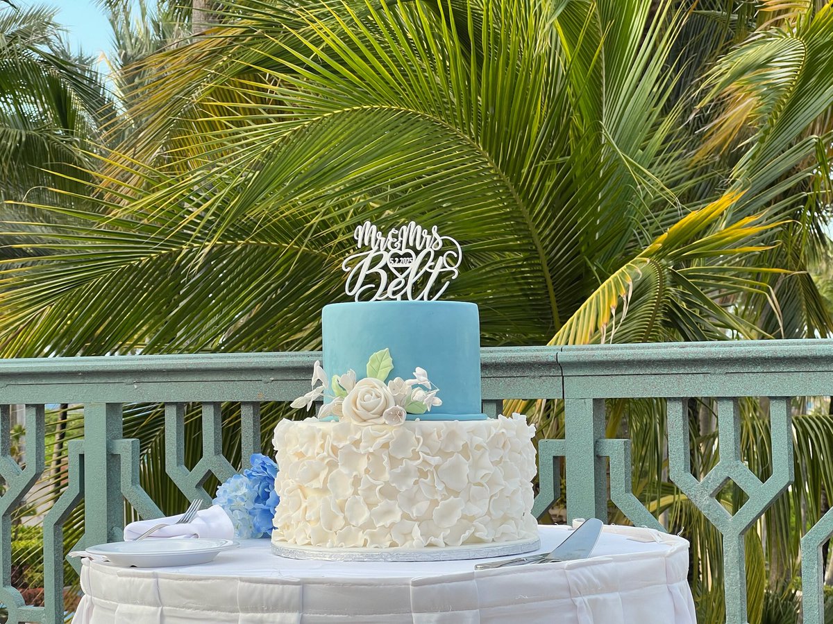 Been completely OUT of communication the last 8 days while enjoying getting married to <a href="/MariaWiltzius/">Maria Belt</a> on Paradise Island, Bahamas 

If I missed you…sorry I’m not sorry! Ha 

God’s timing! The RIGHT guys signed and committed before. The RIGHT guys will sign &amp; commit after. 🙏🏾💯❤️