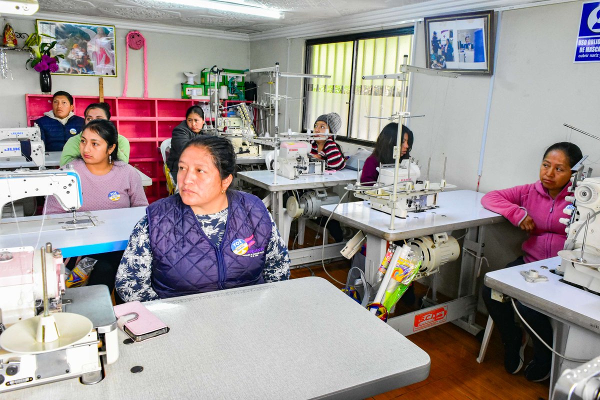 ¡Inauguramos el taller de Corte y Confección en Victoria del Portete!
Dundee junto al SECAP iniciaron las clases del taller dirigido a 19 miembros de la comunidad.
Con esto buscamos que se generare un desarrollo de esta actividad tanto de forma personal como en emprendimientos.