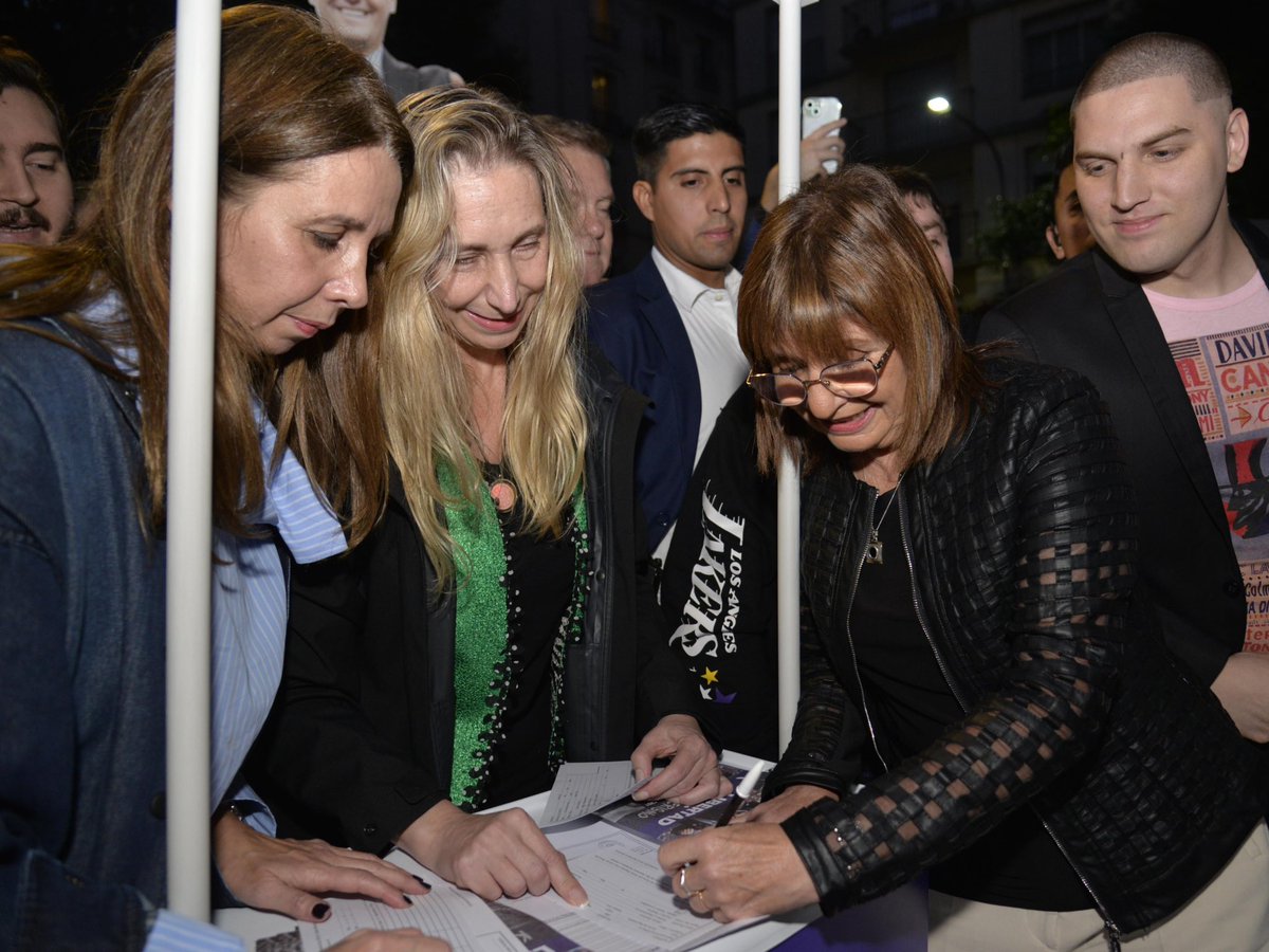 NicoWinazki's tweet image. ¿LA BANCAN A PATRICIA BULLRICH? 🤔
1- Si ✔️
2- No ❌