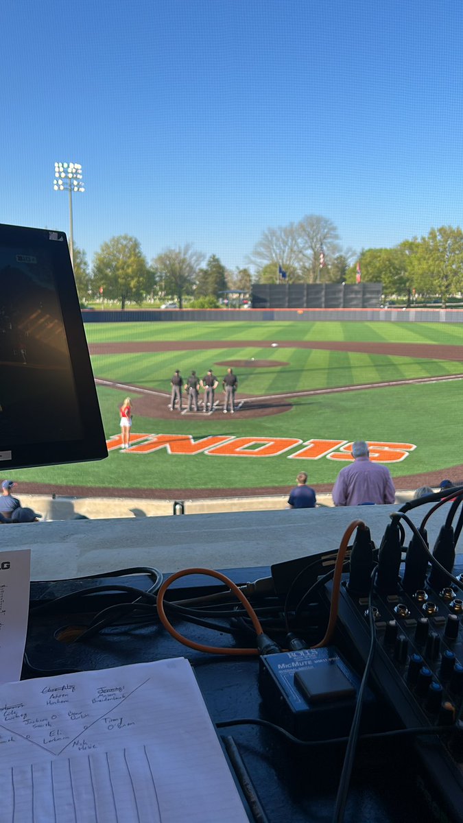 _peterhanson's tweet image. Last broadcast of my collegiate career.
Illinois vs. Bradley alongside @cooperokelly.
⏰6 pm
📺@BigTenPlus