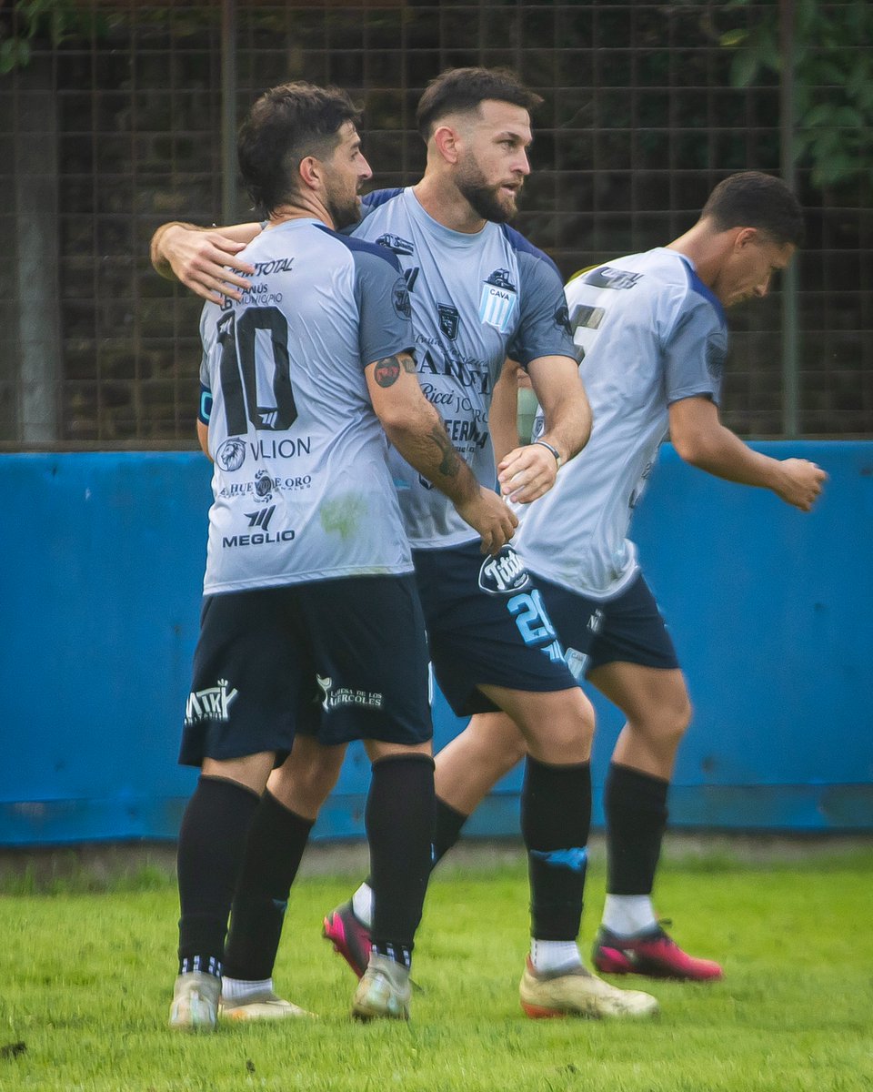 ¿Inter eliminó a Barcelona en la Champions League?, ¿Raphinha y Acerbi hicieron goles?, ¿jugaron un alargue? 🤔

Ni idea, ganó Victoriano Arenas y es lo que alegra los corazones de nuestra gente 🫶🤩

📸 Los goleadores de hoy en una foto

#VamosVictoriano 🩵🤍