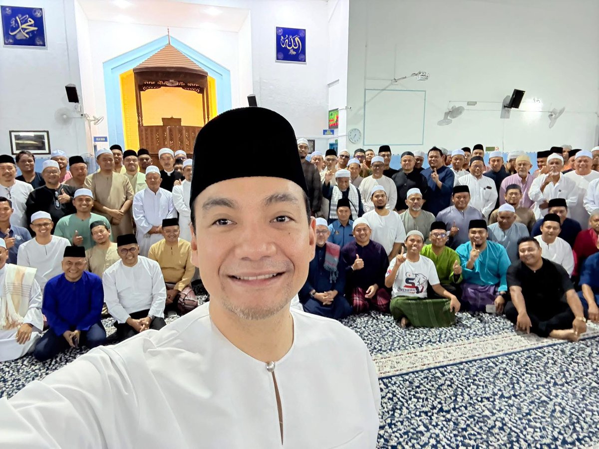 onnhafiz's tweet image. Assalamualaikum WBT dan Selamat Pagi Semua.

Semoga kita semua dipermudahkan segala urusan dan semoga sentiasa dirahmati dan dilindungi Allah SWT. 
❤️💙

#semaraksubuhjohor
#gengsubuhmacamjumaat
#rapatkansaf