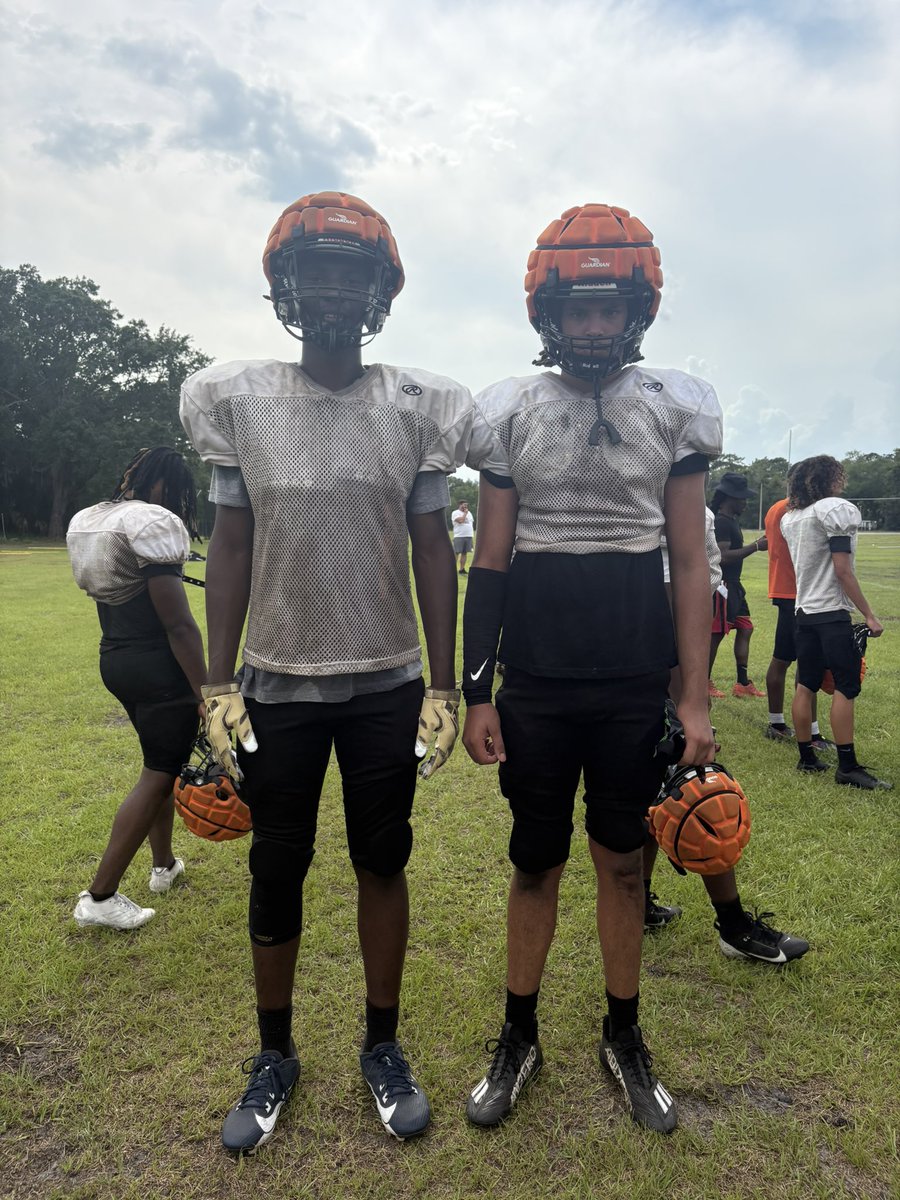 🏁Mont🏁 (@coach_monte100) on Twitter photo College coaches we call them the twin towers!!!!!
On the left 6’7 ‘27 TE Markel and 6’5 ‘28 TE Ty on the right. <a href="/BokeyFootball/">Bokey Football</a> Got everything you need!!!!!! #RecruitBokey College coaches we call them the twin towers!!!!!
On the left 6’7 ‘27 TE Markel and 6’5 ‘28 TE Ty on the right. <a href="/BokeyFootball/">Bokey Football</a> Got everything you need!!!!!! #RecruitBokey