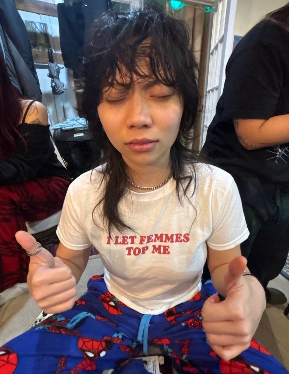 sapphiccworld's tweet image. me