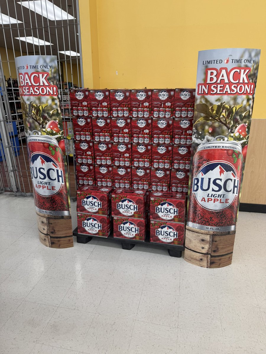 Gavin_Ottarski's tweet photo. Summer is in FULL SWING and all is right in the world because I went Apple 🍎 picking 😎 #BuschLightApple is SO BACK!!! 🔥🙌🏻🍻 @BuschBeer https://t.co/mAZOp3I3Uy