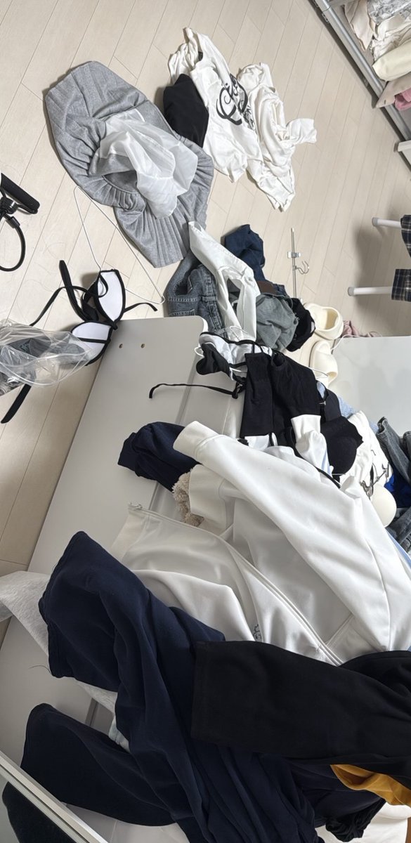 日常整洁程度 对的没错我确实就睡在那堆衣服上🫨