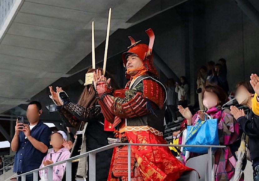 hanbeyshigetora's tweet image. 🏈再び感動を…

令和７年５月11日(日)
第75回長浜ひょうたんボウル
（平和堂HATOスタジアム）※有料

我らと共にスタジアムで
アメフトの熱い戦いを応援しよう！

#立命館大学 #法政大学
#戦国おもてなし武将隊信義徹誠
#京都・長岡京おもてなし武将隊つつじ
#チビチビ武将隊我武者羅　#Maria